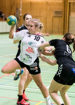 Strömnäs Ines Hodzic försöker gå igenom Lillpite