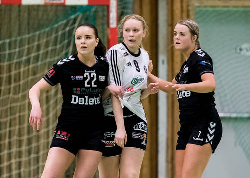 s Elice Öman (v), Moa Romell (h)