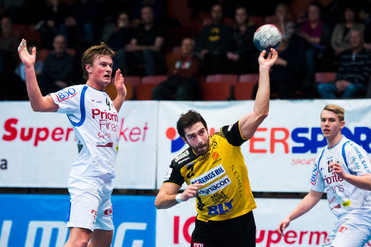 Redbergslids Jonathan Carlsbogård ser Karlskronas Bruno