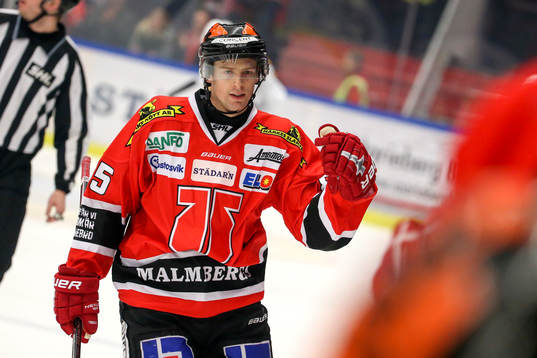 Örebros Kalle Olsson jublar