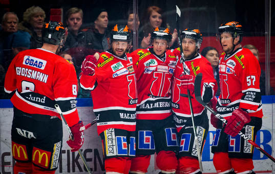 Örebros Kalle Olsson jublar
