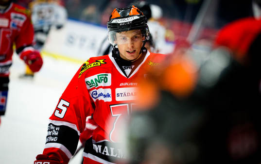 Örebros Kalle Olsson jublar