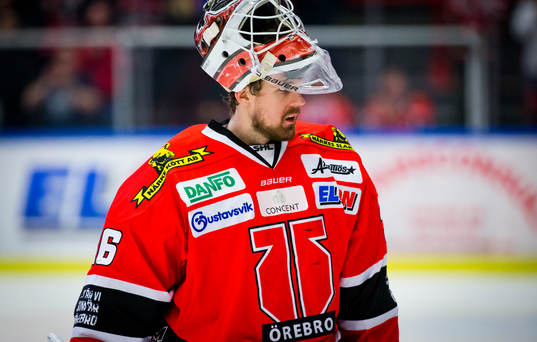 Örebros målvakt Axel Brage deppar