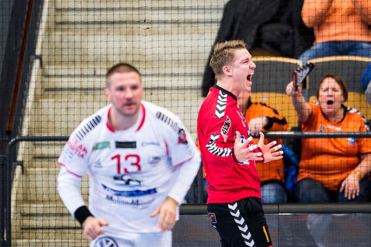 Kristianstads målvakt Leo Larsson jublar medan HK Malmös