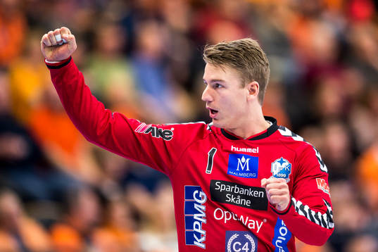 Kristianstads målvakt Leo Larsson jublar