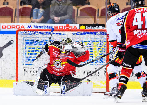 Örebros Fredric Andersson (ej i bild) gör 0-1 bakom