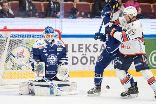 Leksands målvakt Atte Engren och Växjös Robert Rosén i