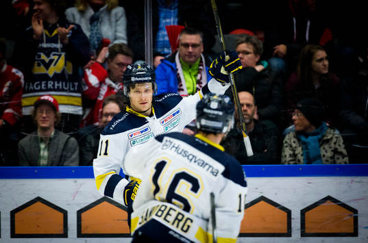 s Simon Önerud gör 3-0 och jublar