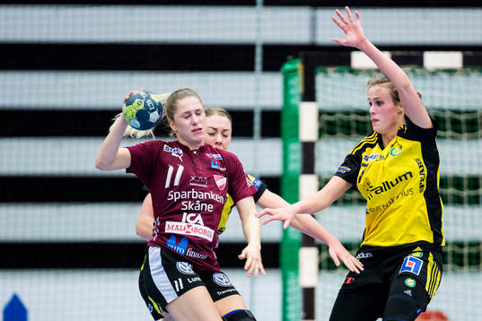 Lugis Melissa Petrén blir fasthållen