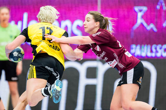 Lugis Anna Lagerquist försöker stoppa Sävehofs Elin