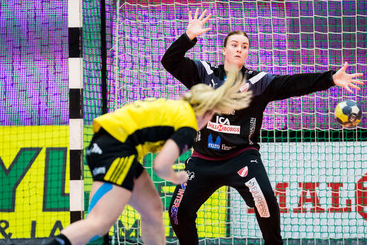 Lugis målvakt Ida Nilsson  missar straff från Sävehofs