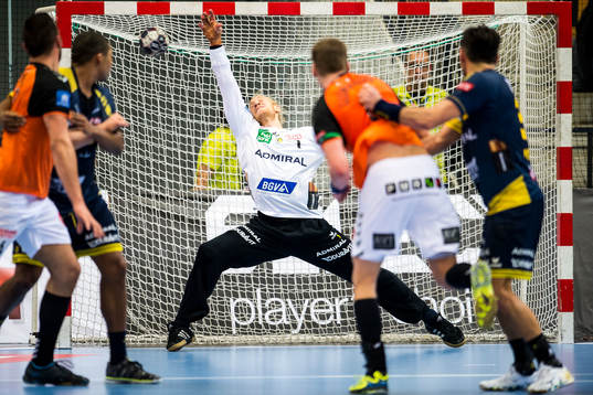 Kristianstads Olafur Gudmundsson gör mål på Rhein Neckar