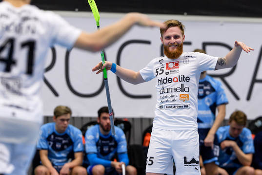 Mullsjös Viktor Wibring jublar
