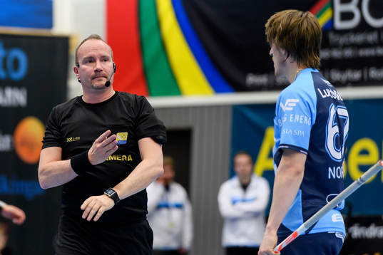 Domare Curre Schwela och Warbergs Daniel Nordlund