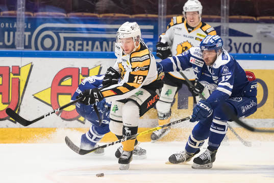 Skellefteås Adam Pettersson och Leksands Jesper Ollas i