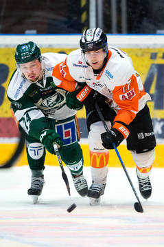 Färjestads Rasmus Asplund och Karlskronas Joel Kellman