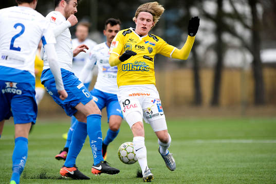 Falkenbergs Viktor Götesson och Värnamos Tyler Lissette