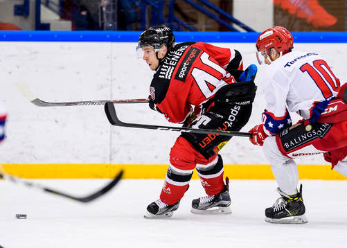 Piteås Magnus Isaksson med pucken