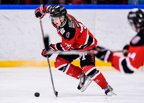 Piteås Isak Pantzare med pucken