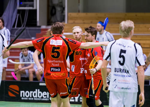Wibaxs Elias Nyström (h) jublar