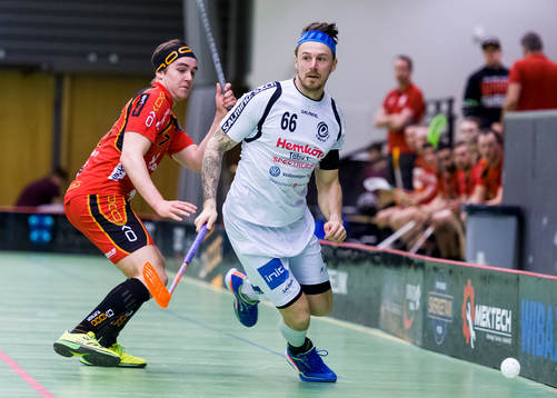 Täbys Anton Harsem jagas av Wibaxs Marcus Renberg