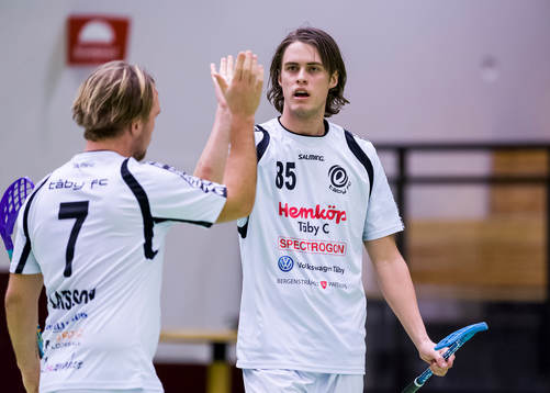 Täbys Jesper Larsson (v) och Jesper Nyholm (h) jublar