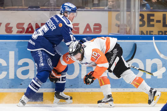 Leksands Johan Porsberger och Karlskronas Mattias Guter i