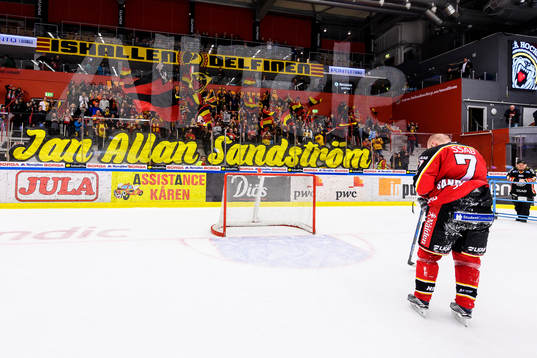 Luleås Jan Sandström tackar publiken