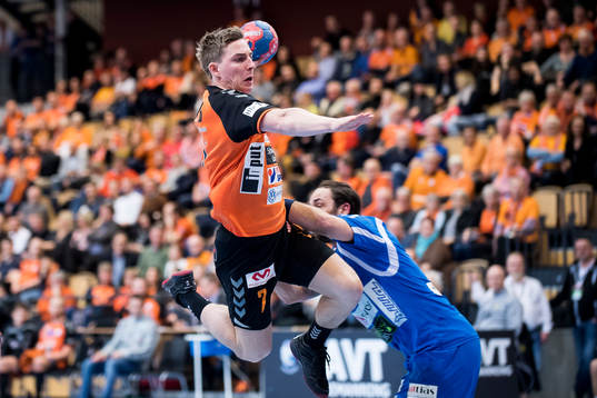Kristianstads Tim Sörensen trycks bort av Skövdes