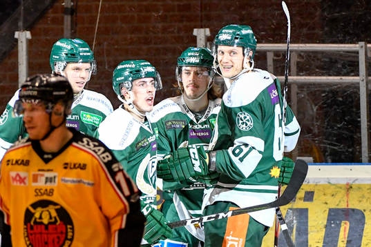 Färjestads Joakim Nygård jublar med lagkamrater