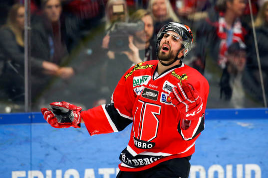 Örebros Lucas Lessio deppar