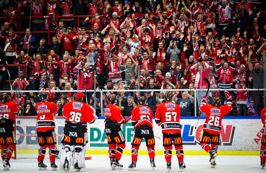 Örebrosspelarna Greg Squires, målvakt Axel Brage Gustav