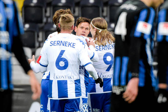 IFK Göteborgs Sören Rieks jublar med lagkamrater