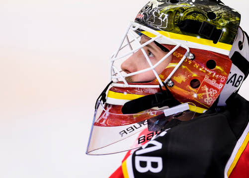 Luleås målvakt Joel Lassinatti på uppvärmningen