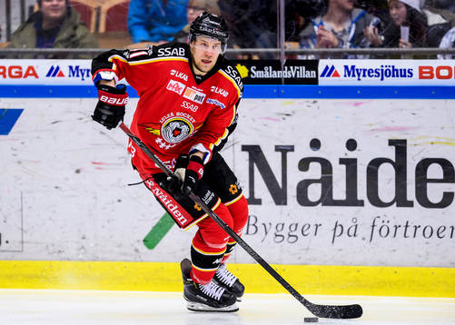 Luleås Ilari Melart med pucken