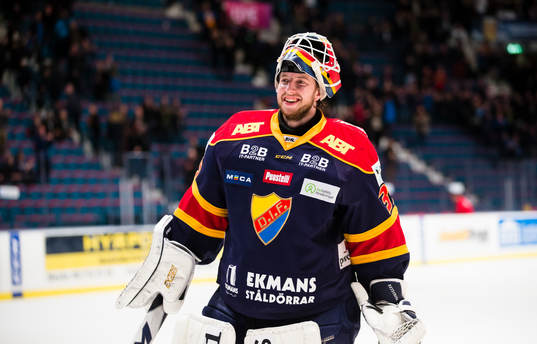 Djurgårdens målvakt Adam Reideborn ser glad ut