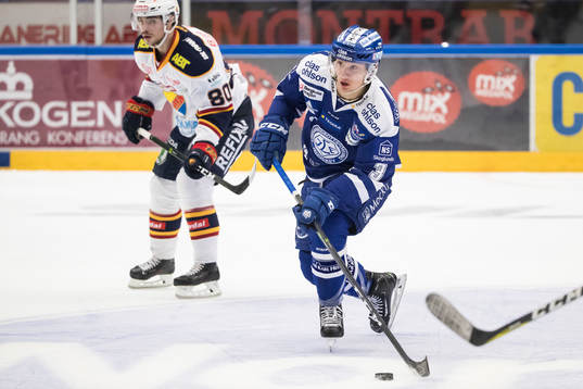 Leksands Daniel Bertov i ishockeymatchen i SHL mellan