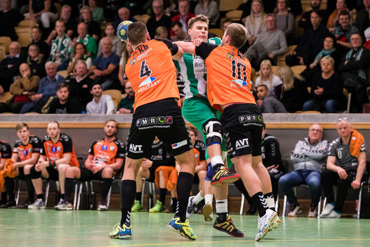 Kristianstads Mario Lipovac och Albin Lagergren stoppar