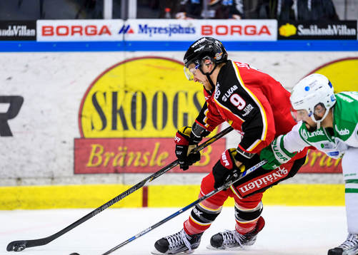 Luleås Johan Forsberg med pucken