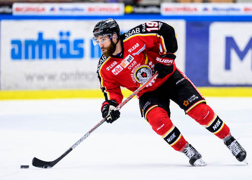 Luleås Jacob Lagacé med pucken