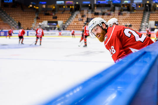 Malmö Redhawks Jens Olsson på uppvärmningen