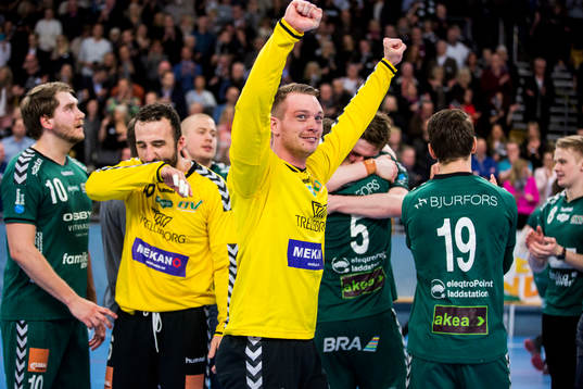 Helsingborgs målvakt Gustav Svensson jublar