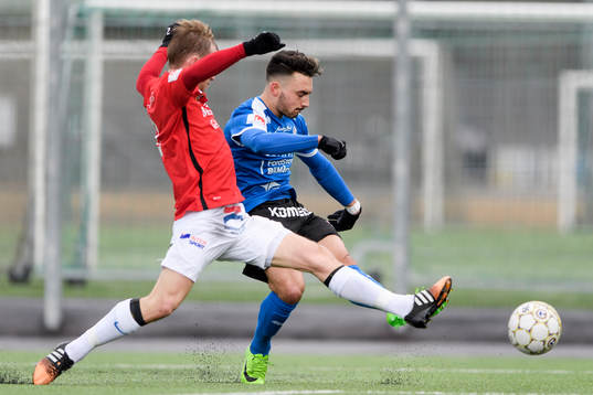 Trelleborgs Albin Nilsson och Halmstads Sead Haksabanovic