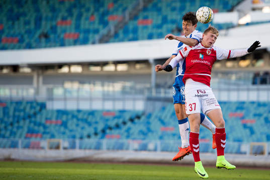 IFK Göteborgs Mads Winther Albaek och Kalmars Edvin Crona