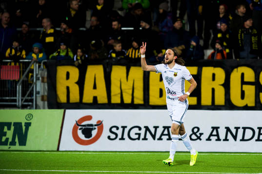 Östersunds Tom Pettersson  jublar