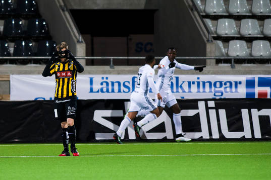 Häckens Rasmus Lindgren deppar medan Östersunds Saman