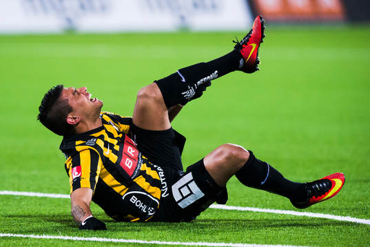 Häckens Paulinho reagerar