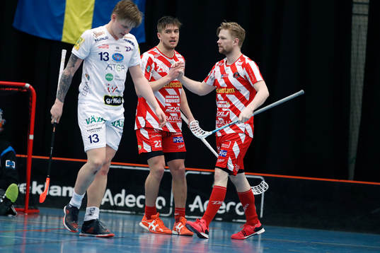 Pixbos Linus Henriksson jublar