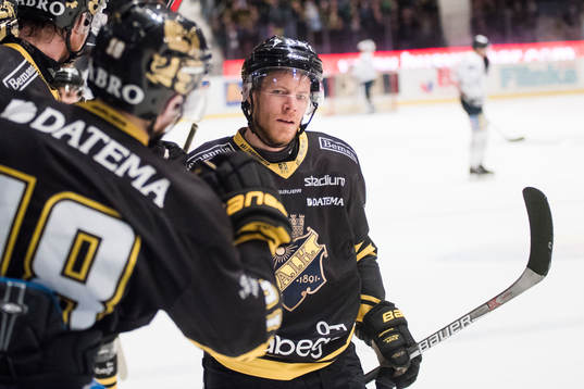 s Jonas Almtorp jublar