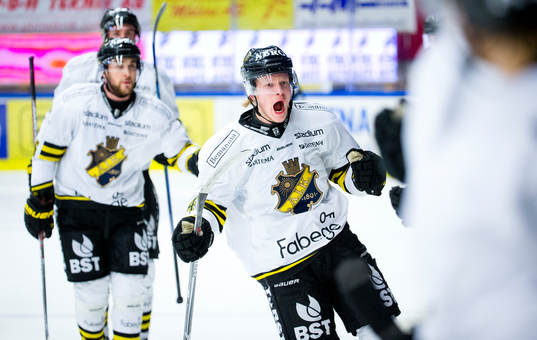 s Mads Larsen jublar
